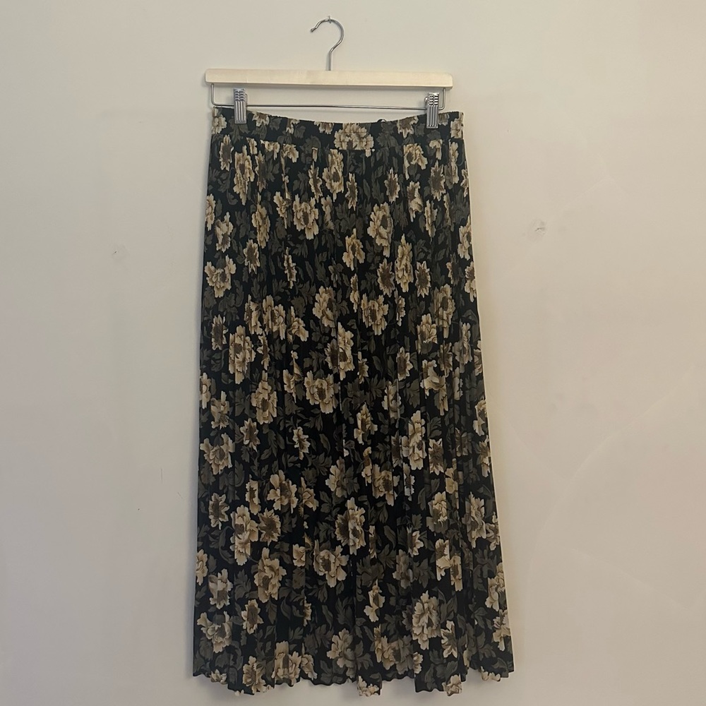 Neutral flower maxi skirt